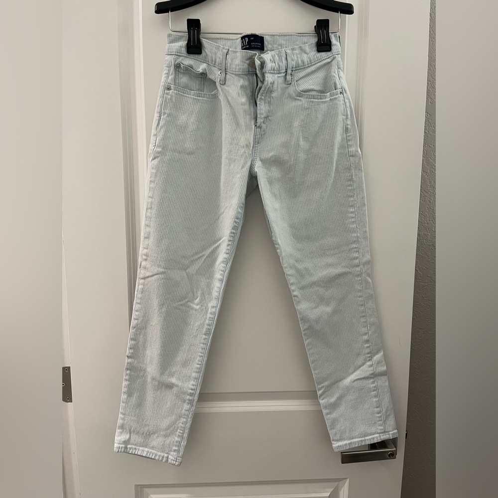 Gap light blue and white pinstriped women’s jeans size 26P girlfriend